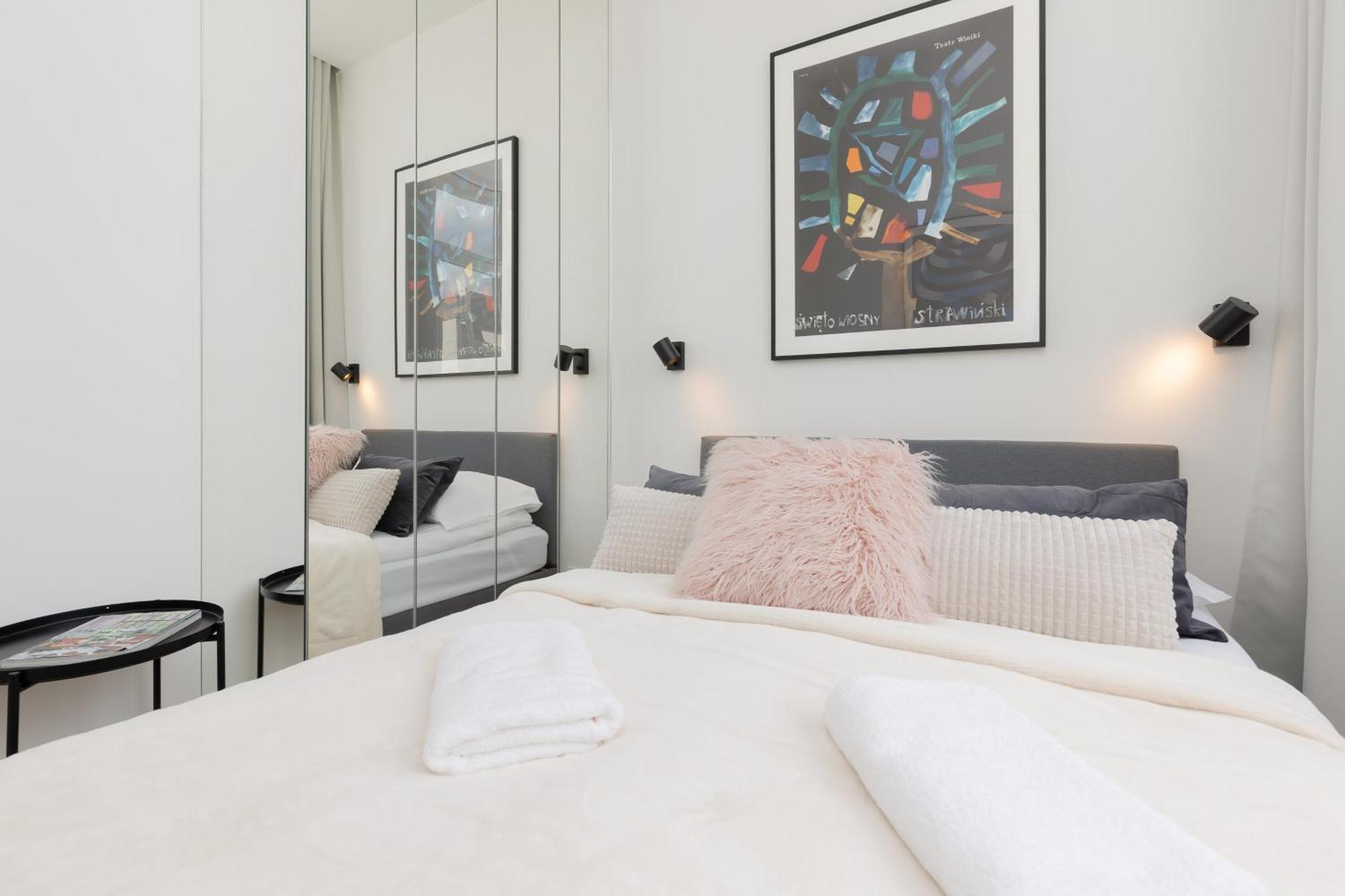 City Panorama Spacious Apartment By Renters Prestige Варшава Екстериор снимка